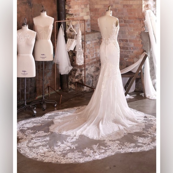 Sottero and Midgley wedding dress. STYLE: Alec 21SW861. Color: Ivory - Picture 2 of 11